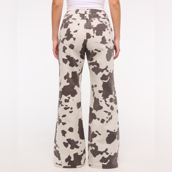 Abercrombie Curve Love Mid Rise Baggy Bootcut Jean - Picture 4 of 8